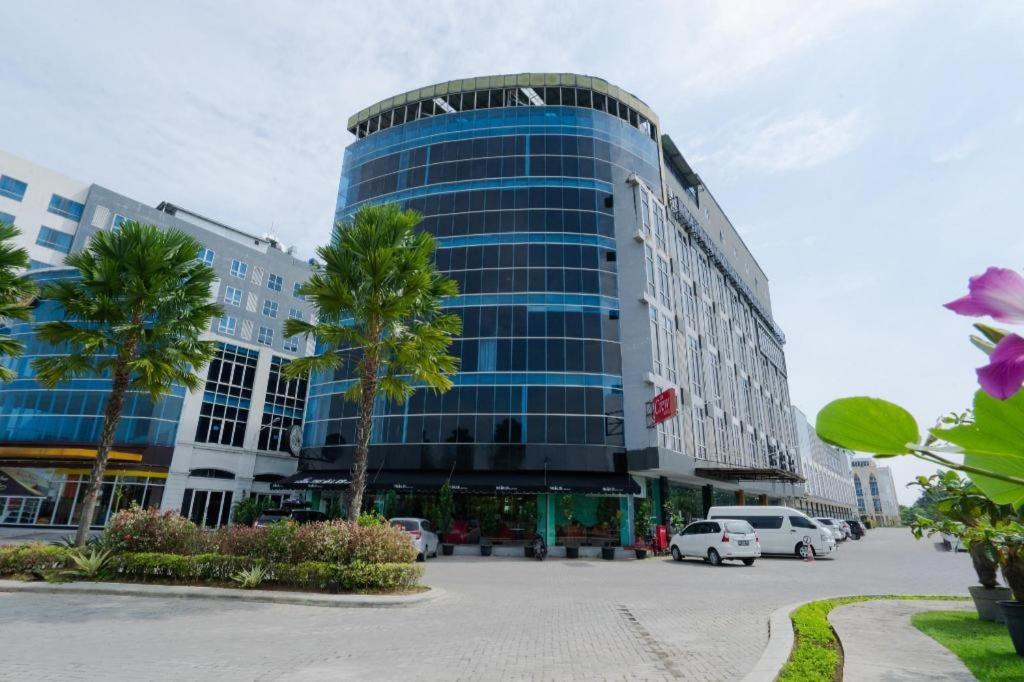 The Crew Hotel Kualanamu International Airport Medan Exterior foto