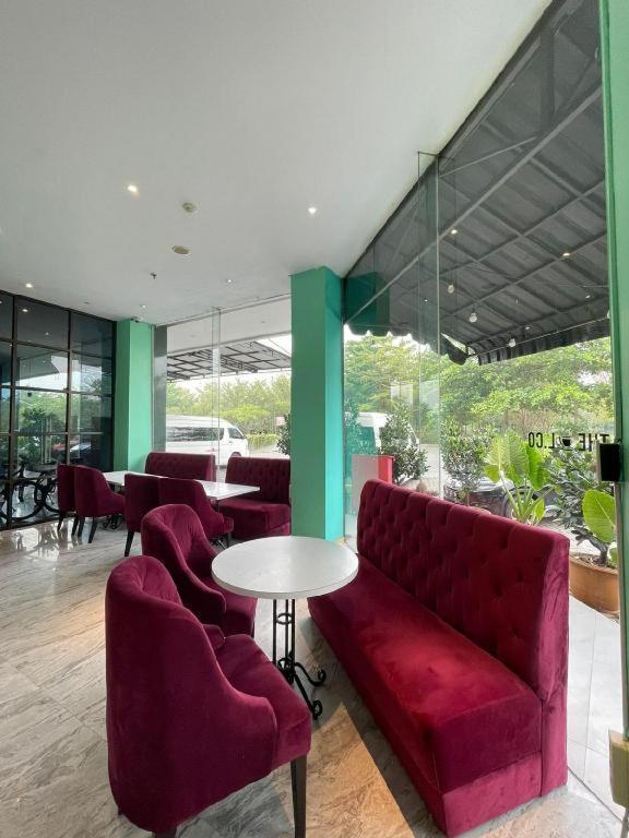 The Crew Hotel Kualanamu International Airport Medan Exterior foto